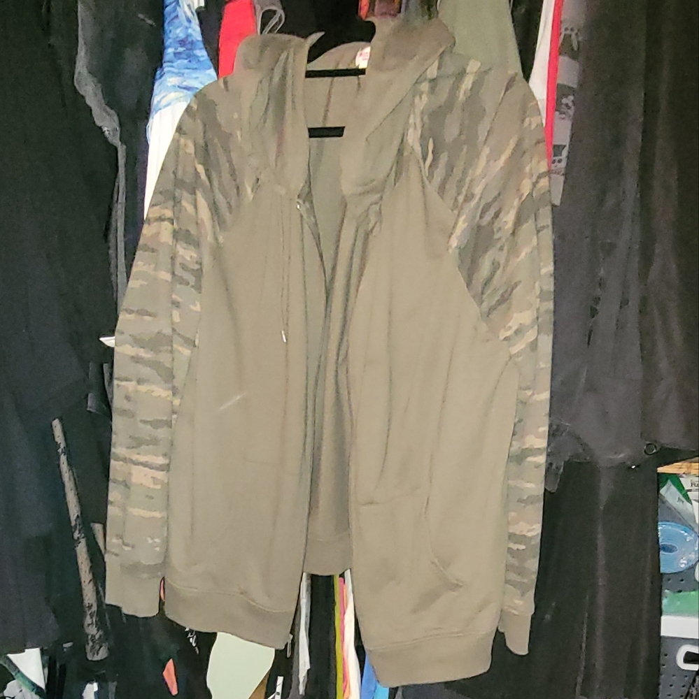 NWOT mens hoodie